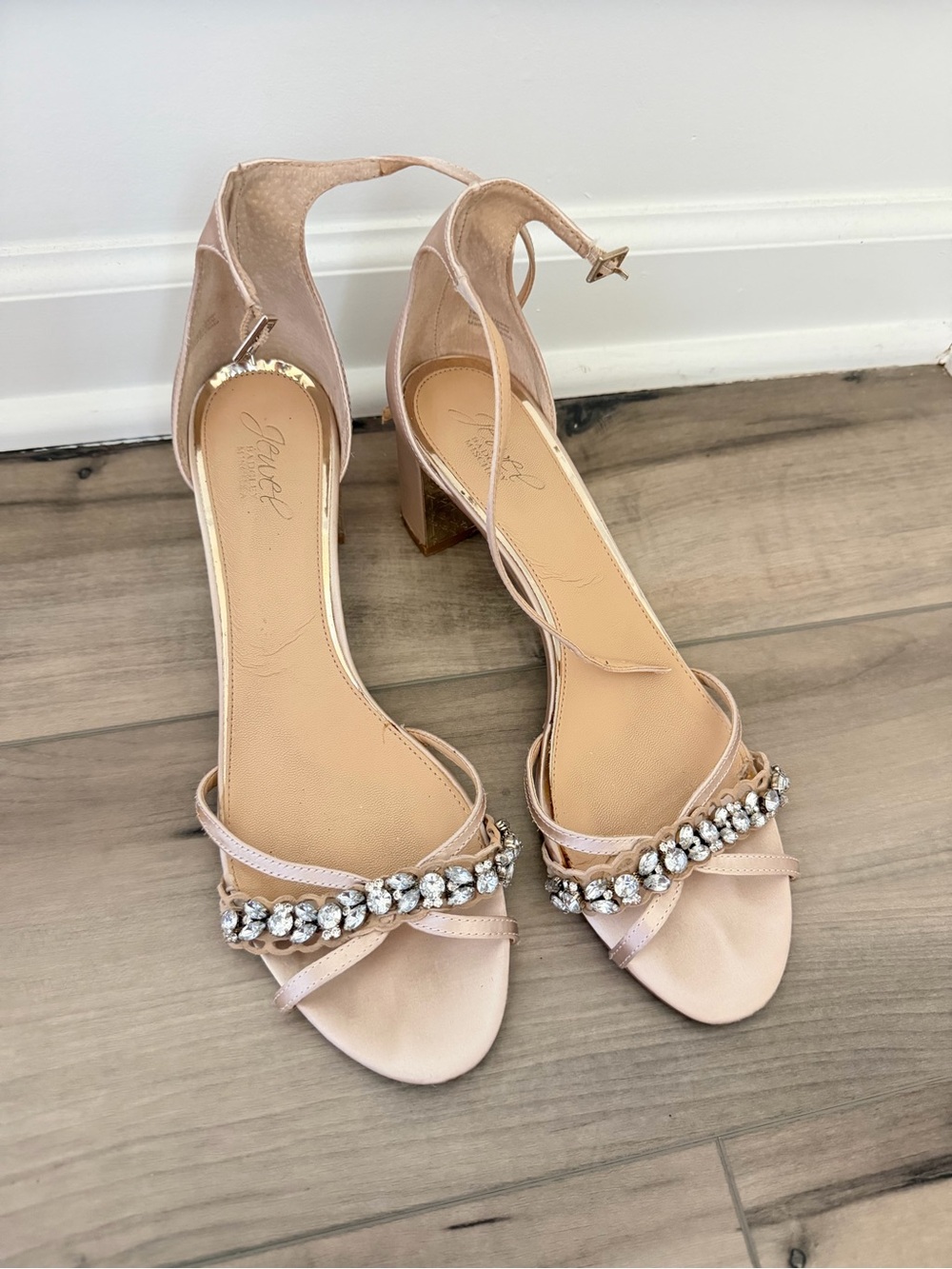 Jewel Badgley Mischka Giona Sandal Champagne Satin Low Heel Jeweled Size  11